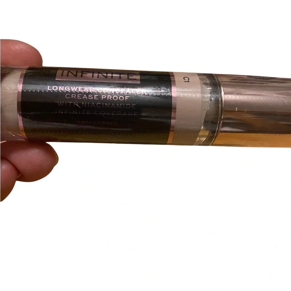 Makeup Revolution Conceal & Define Infinite Concealer - C1